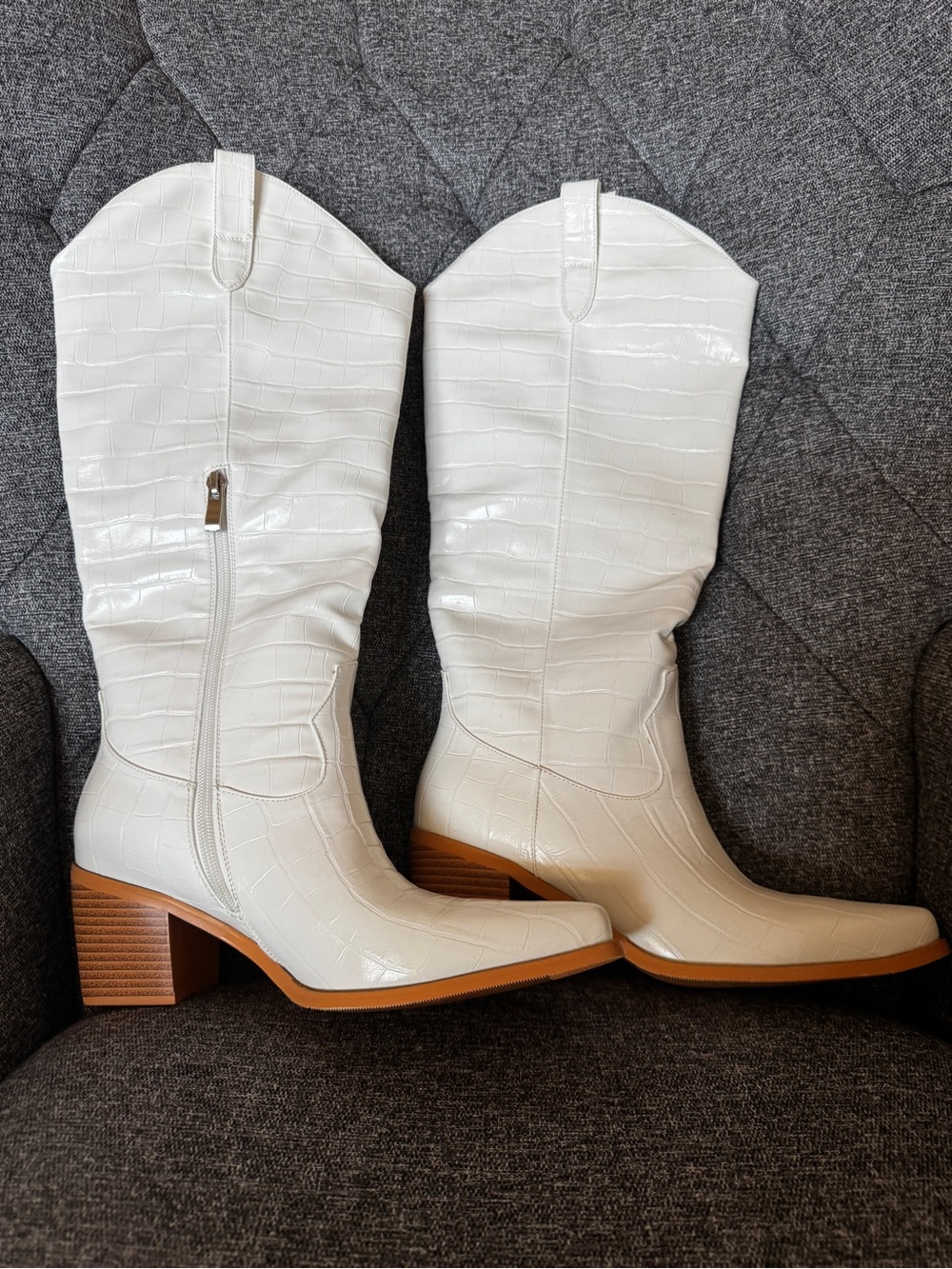 White Croc Embossed Western Cowboy Boots – Size 7 – Never Worn